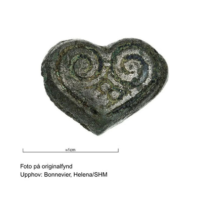 Birka Heart Earrings, Bronze